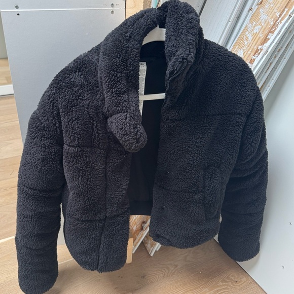 ALO Yoga Black Fleece Jacket - Picture 2 of 6